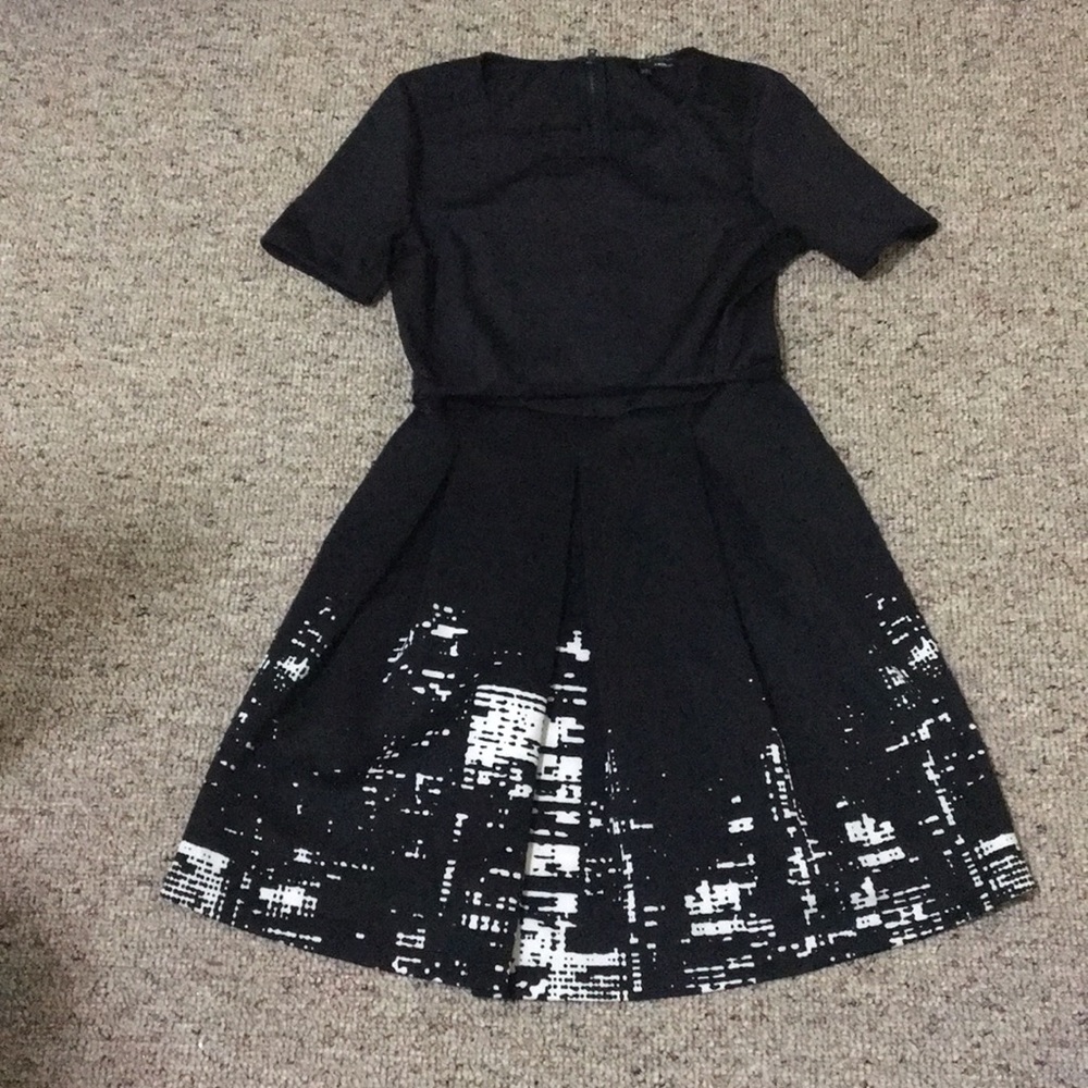 Flattering Aline city scape dress